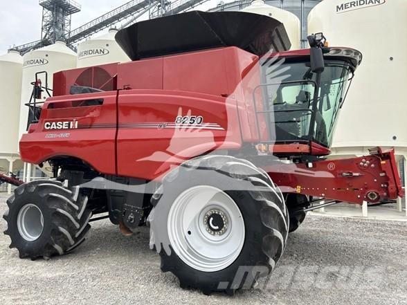 Case IH 8250 Skurtreskere