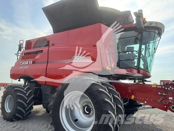 Case IH 8250 Skurtreskere