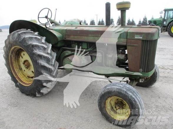 John Deere 820 Traktorer