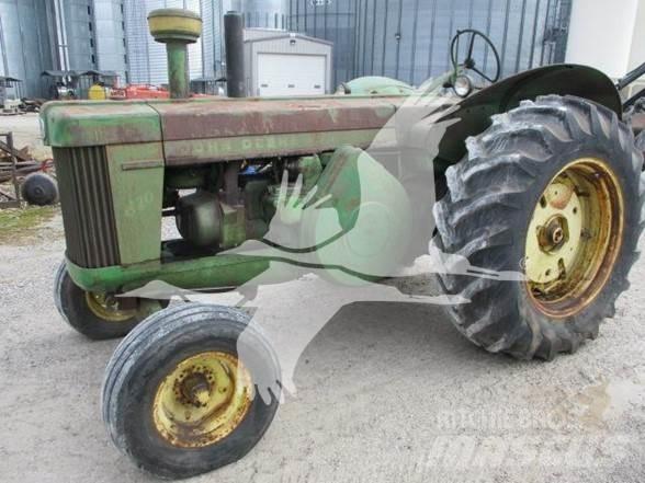 John Deere 820 Traktorer