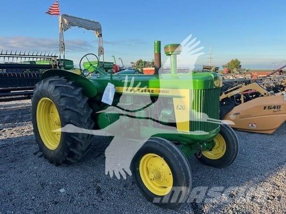 John Deere 820 Traktorer