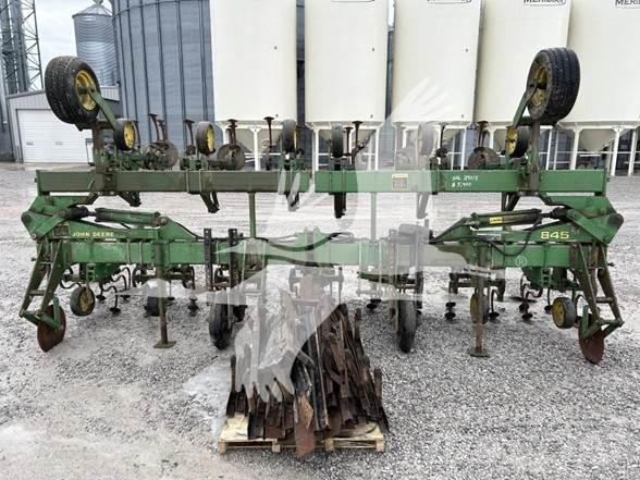 John Deere 845 Jordforbredningsutstyr