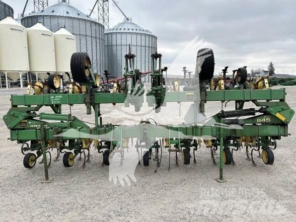 John Deere 845 Jordforbredningsutstyr