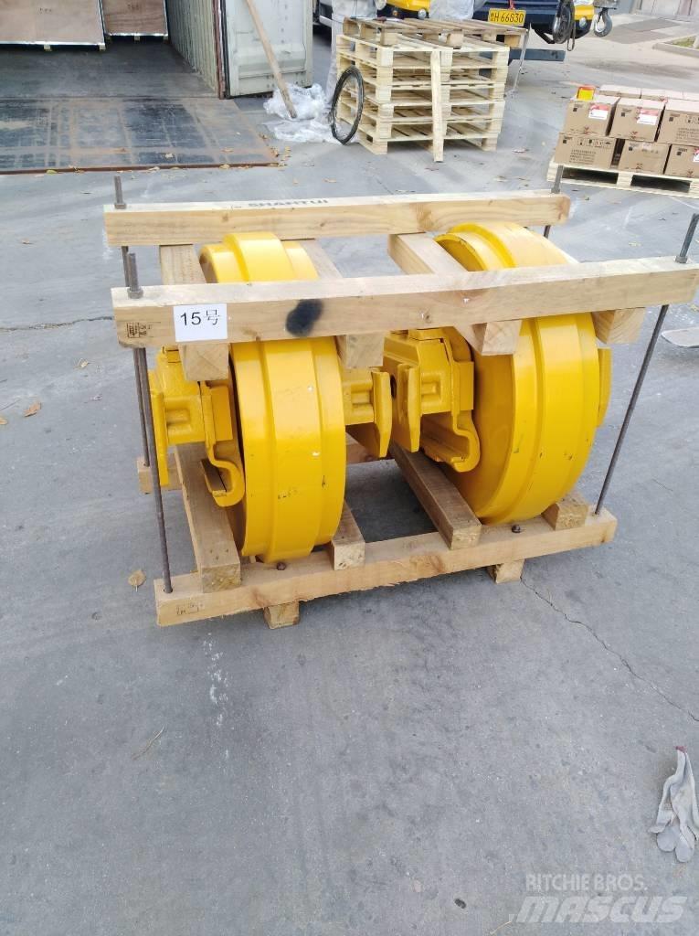Komatsu D85E-18 Belter, kjettinger og understell