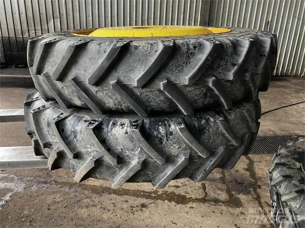 BKT 270/95R32 Dekk, hjul og felger