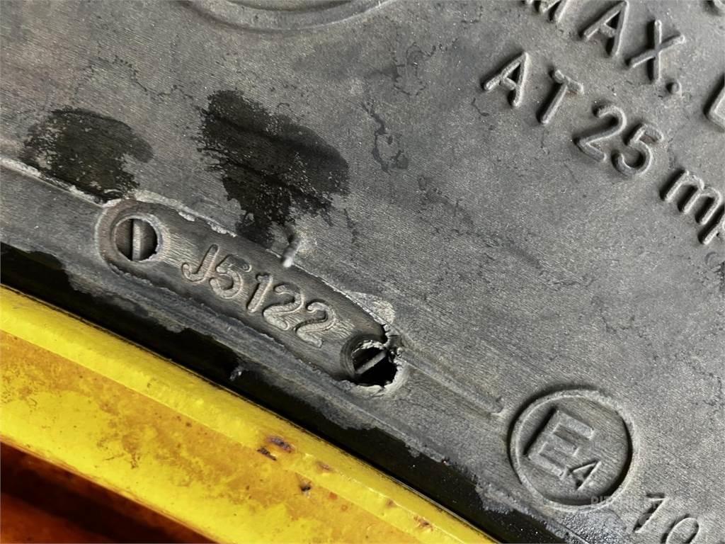 BKT 270/95R32 Dekk, hjul og felger