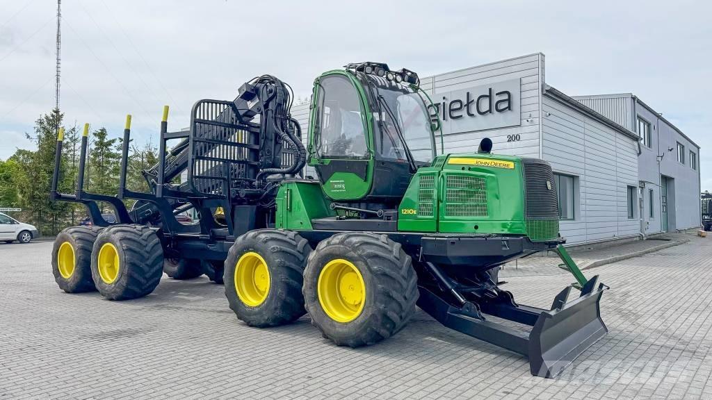 John Deere 1210E Lassbærere