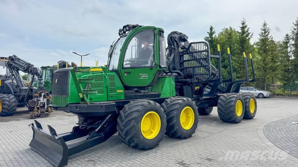John Deere 1210E Lassbærere