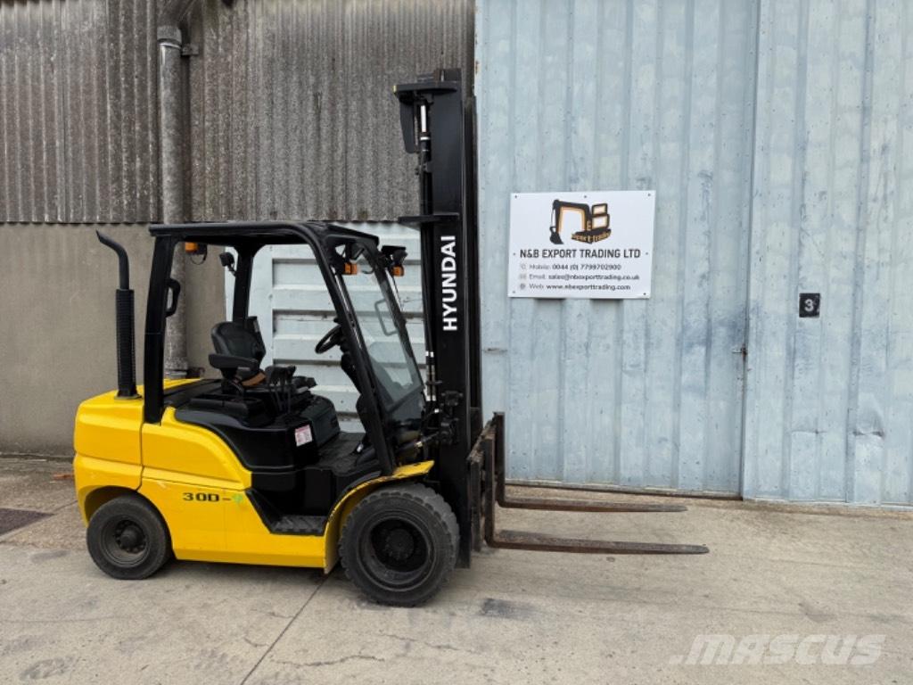 Hyundai 30 D Diesel Trucker