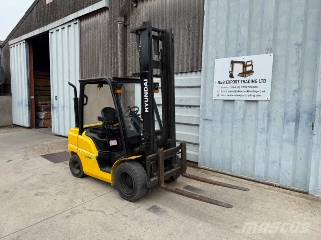 Hyundai 30 D Diesel Trucker