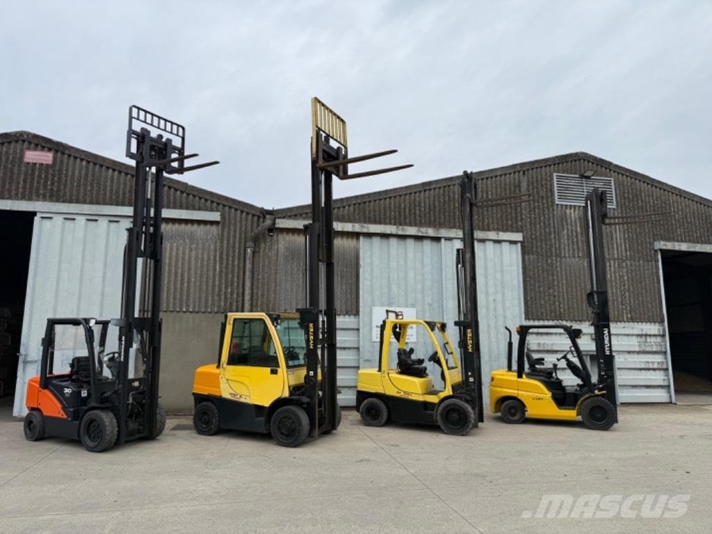Hyundai 30 D Diesel Trucker