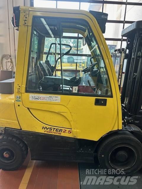 Hyster H2.5FT Diesel Trucker