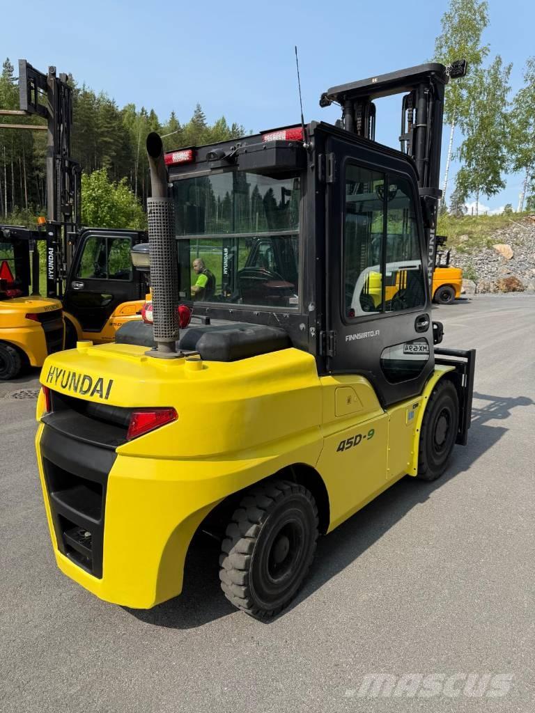 Hyundai 45 D-9 Diesel Trucker