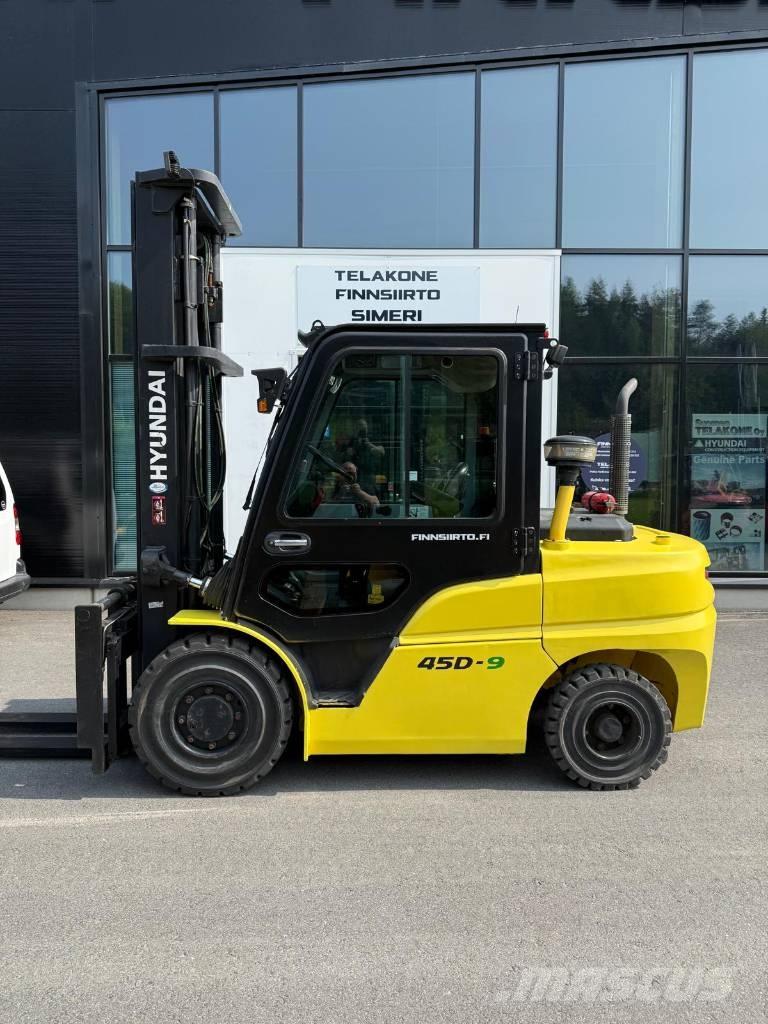 Hyundai 45 D-9 Diesel Trucker