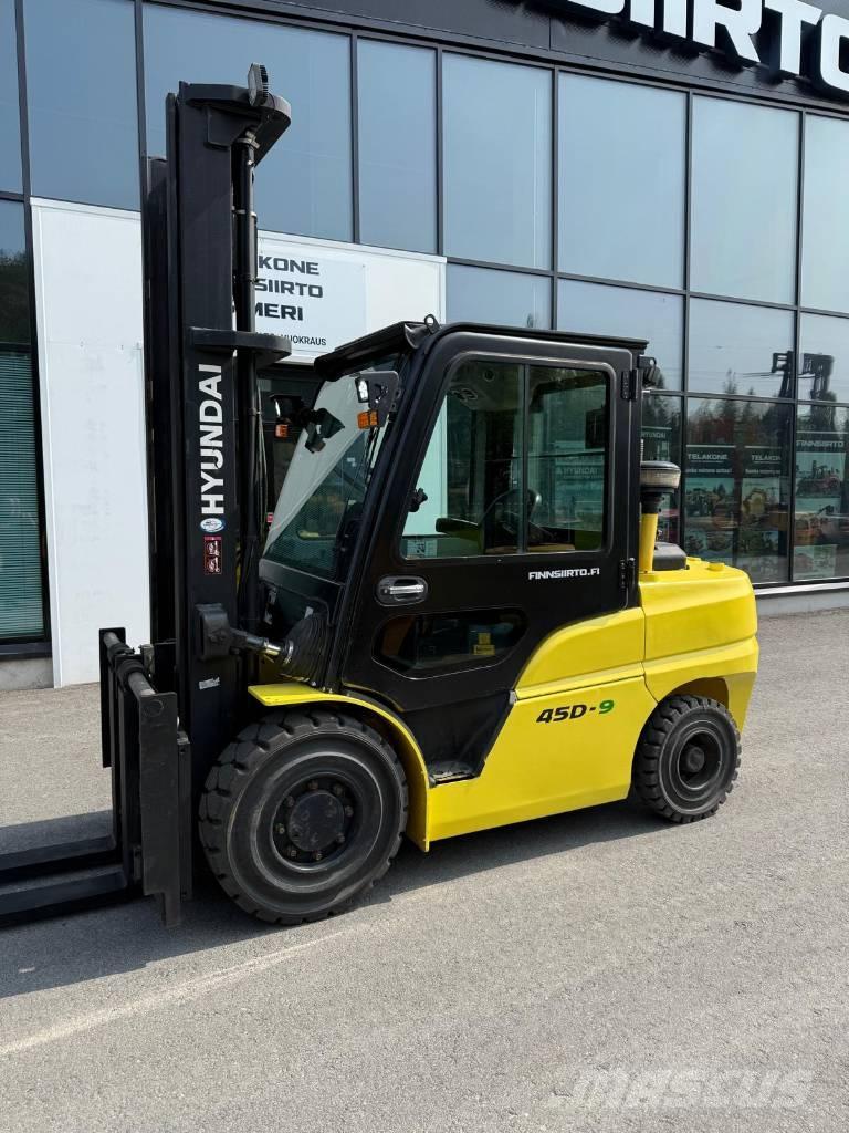 Hyundai 45 D-9 Diesel Trucker