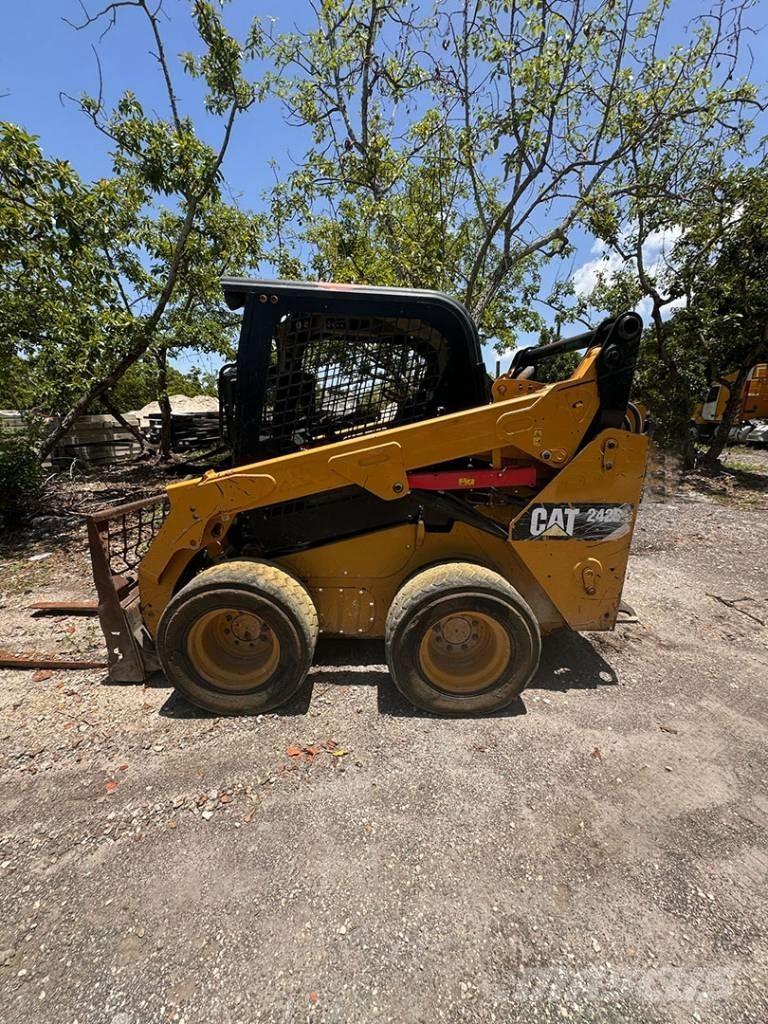CAT 242 D Kompaktlastere