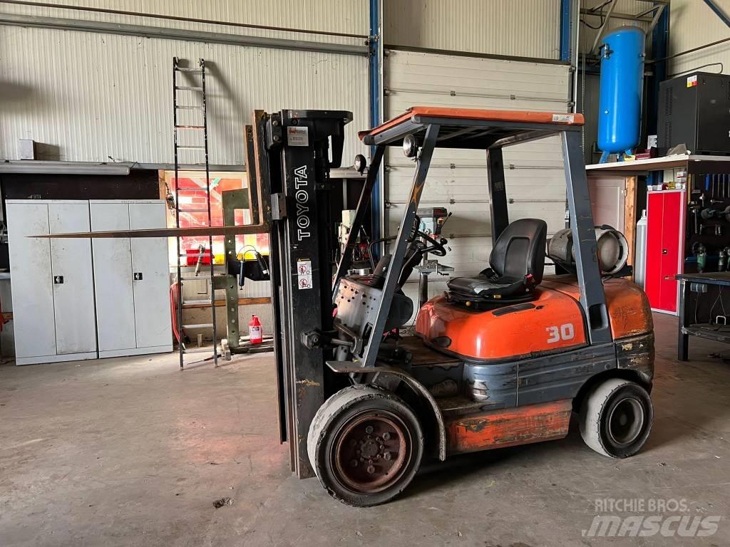 Toyota 02-6 FG F 30 Propan trucker