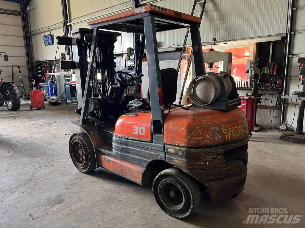 Toyota 02-6 FG F 30 Propan trucker