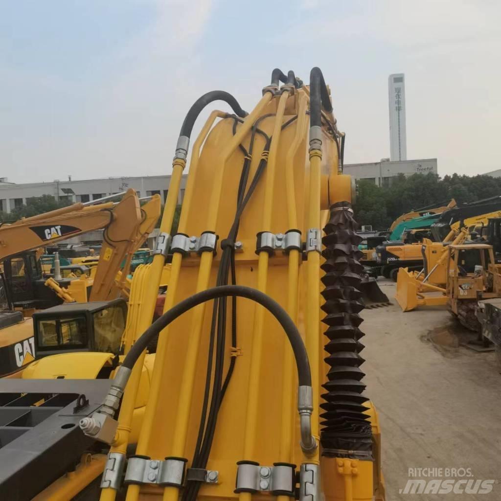 Komatsu PC 220-8 Beltegraver