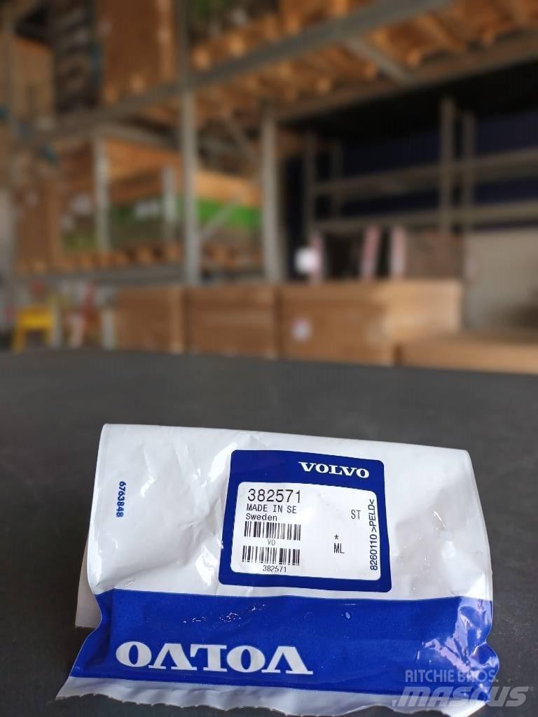 Volvo PIN 382571 Motorer