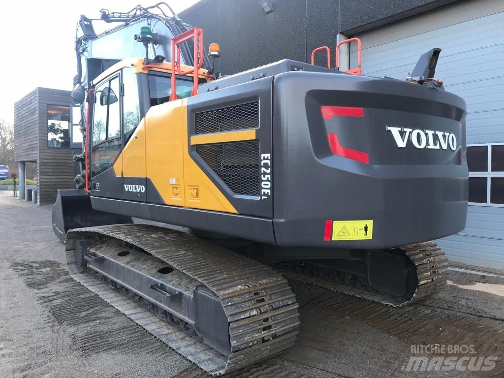 Volvo EC 250 E Beltegraver