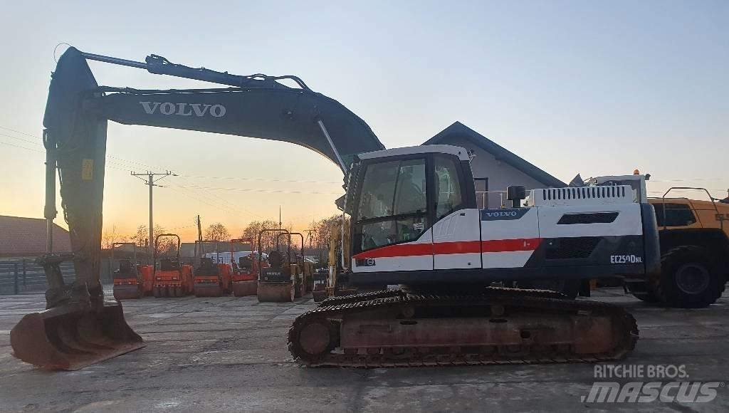 Volvo EC 250 D N L Beltegraver