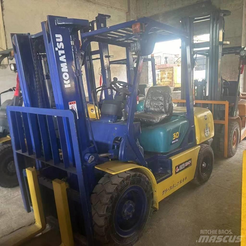 Komatsu F30T Diesel Trucker