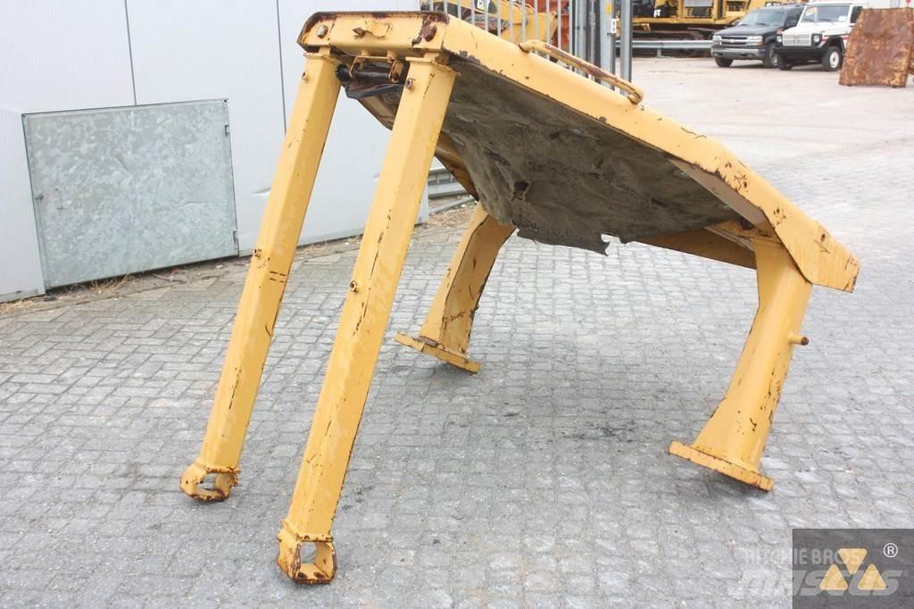 CAT D8N O-rops cab Førerhus og Interiør