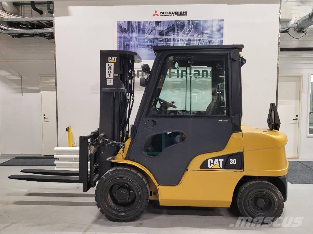 CAT DP 30 N Diesel Trucker