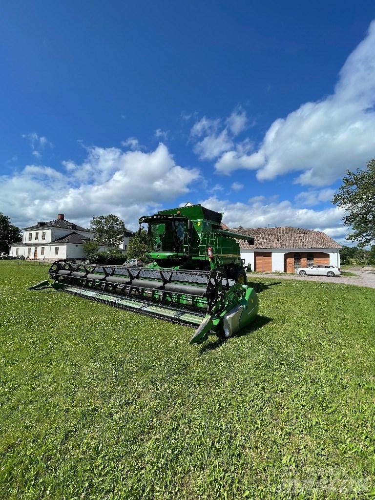 John Deere T 660 i Skurtreskere