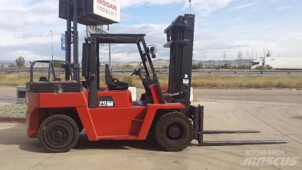 Nissan WF05H70U Diesel Trucker