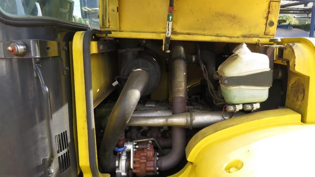 Hyster H8.00XM Diesel Trucker