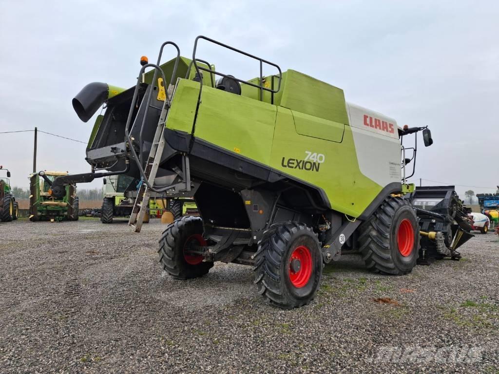 CLAAS Lexion 740 Skurtreskere