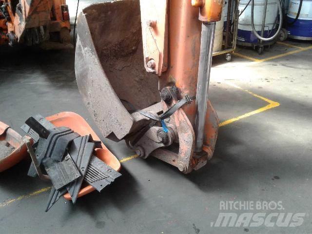 Hitachi FB200 Traktorer