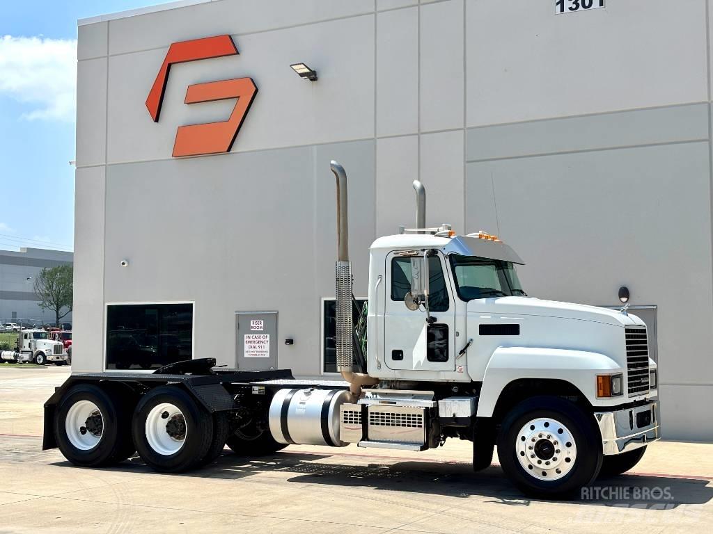 Mack Pinnacle 64T Trekkvogner