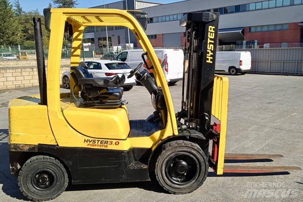 Hyster H 30 FT Diesel Trucker