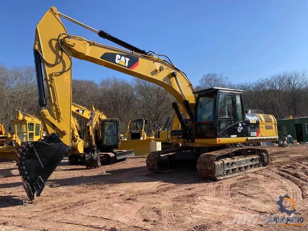 CAT 325D Beltegraver
