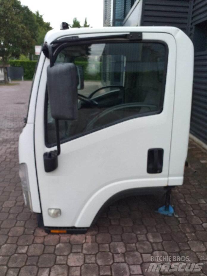Isuzu M - L Førerhus og Interiør