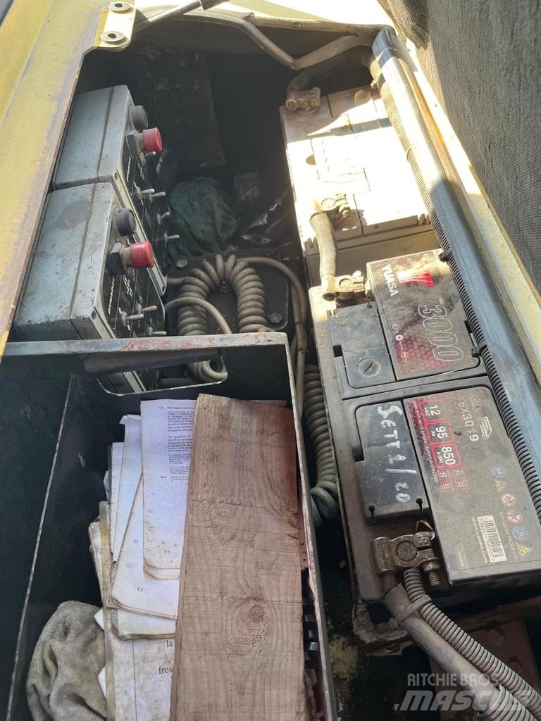Dynapac F 141-4W/D Asfaltutleggere