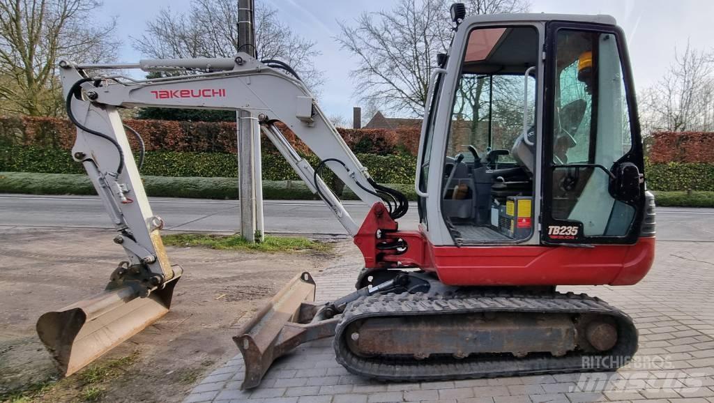Takeuchi TB 235 Beltegraver