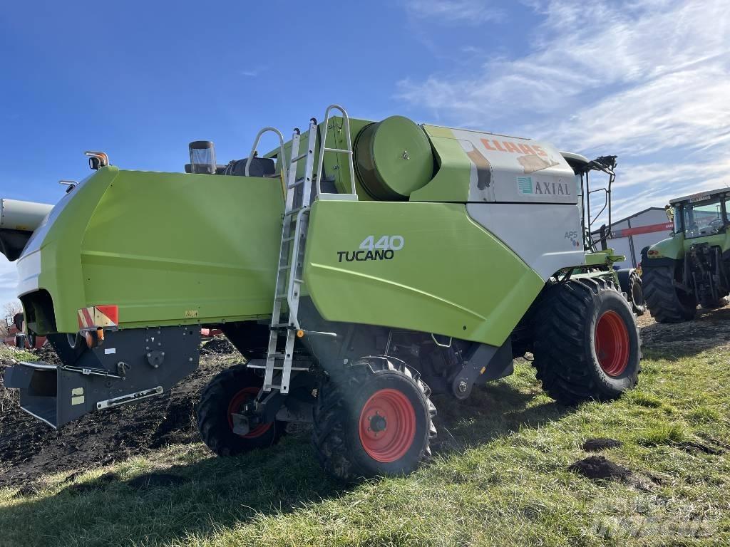 CLAAS Tucano 440 Skurtreskere
