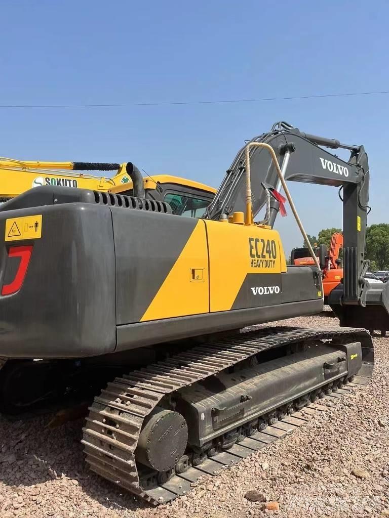 Volvo EC 240 Beltegraver