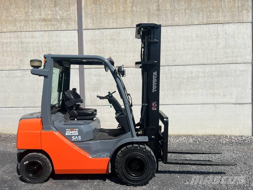 Toyota 02-8 FDF 25 Diesel Trucker