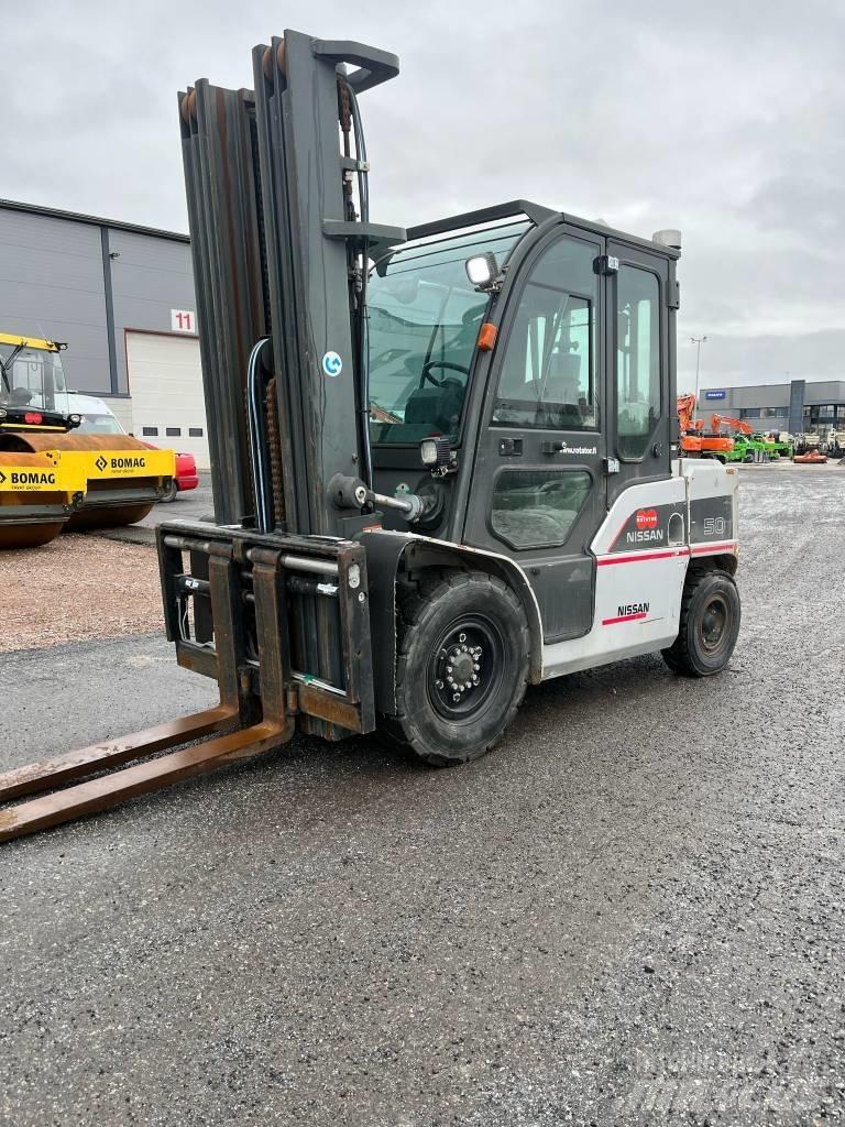 Nissan WG1F4A50Y Diesel Trucker
