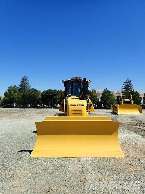 Komatsu D61EX-24 Dozere Beltegående