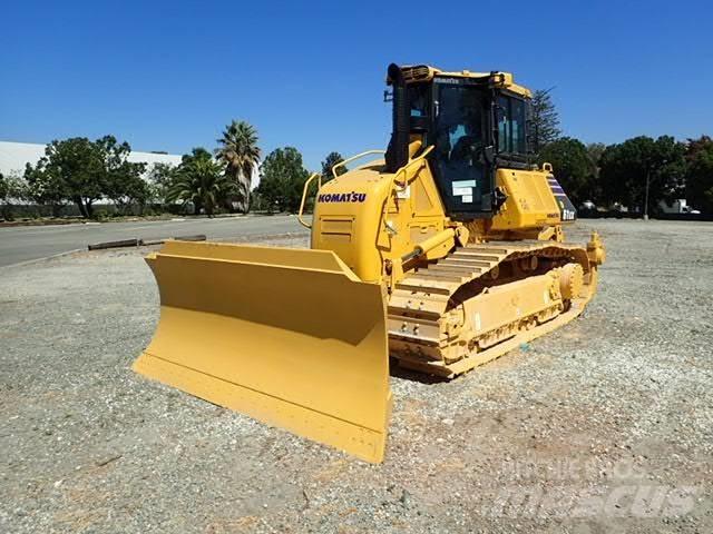 Komatsu D61EX-24 Dozere Beltegående