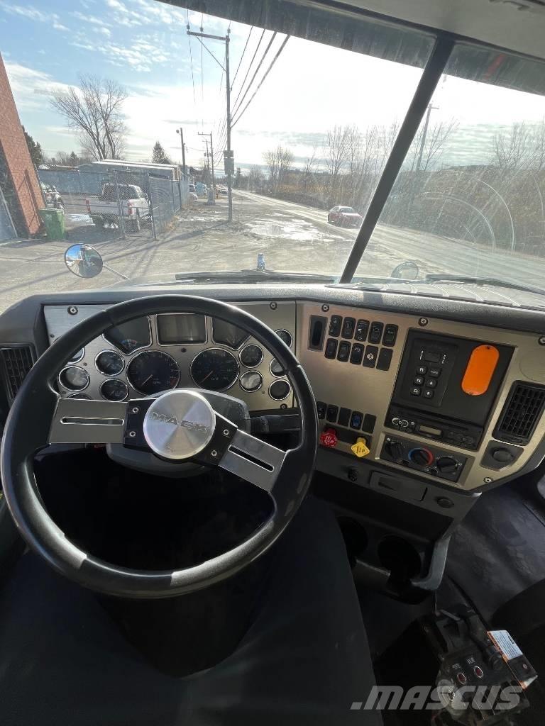 Mack GU813 Tippbil