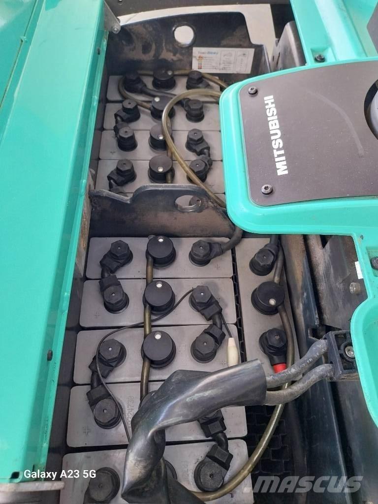 Mitsubishi PBV20N3 Lavtløftende truck med platform