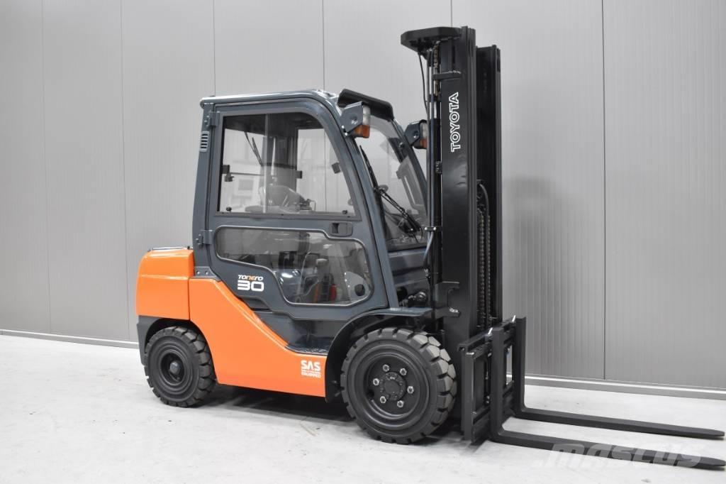 Toyota 06-8FD30F Diesel Trucker