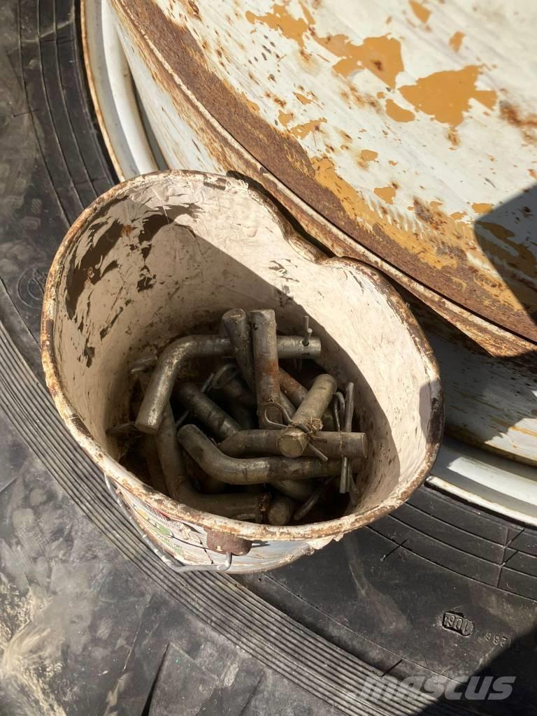  Paripyörät 18.4-38 Dekk, hjul og felger